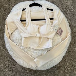 In My Feels Cloudful® Halter Thumb Hole Long Sleeve Cropped 2-in-1 Sports Top